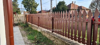 Eladó családi ház Újszász