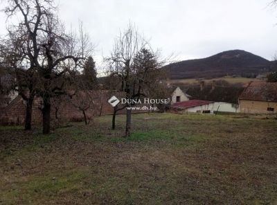 Eladó családi ház Bajna