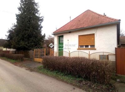 Eladó családi ház Bajna