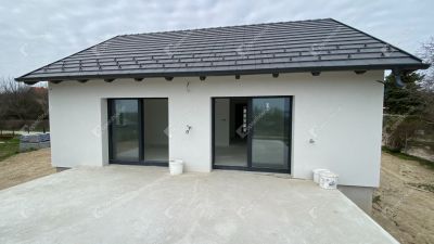 Eladó nyaraló Balatonalmádi