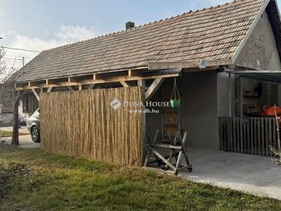 Eladó családi ház Tápióság