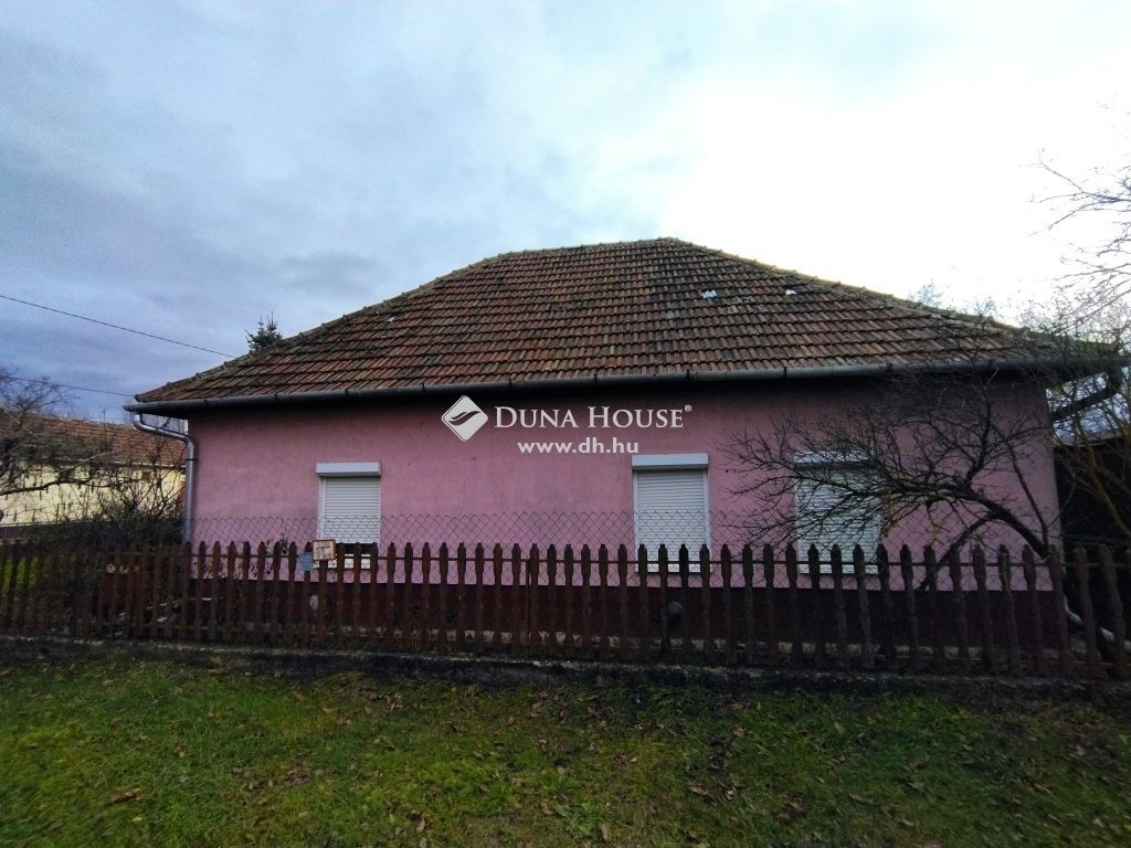 Eladó családi ház Tura