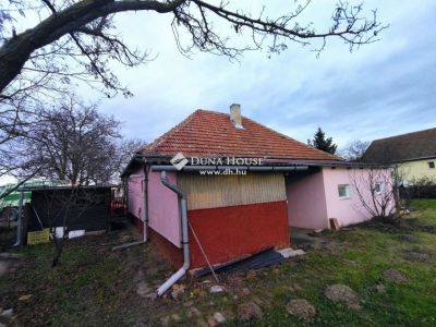 Eladó családi ház Tura