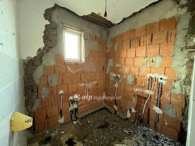 Eladó családi ház Hencida