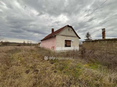Eladó családi ház Hencida