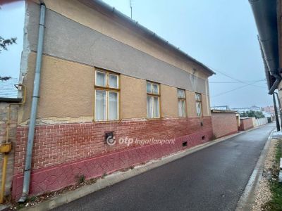 Eladó házrész Nagykőrös