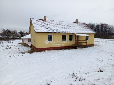 Eladó családi ház Farmos