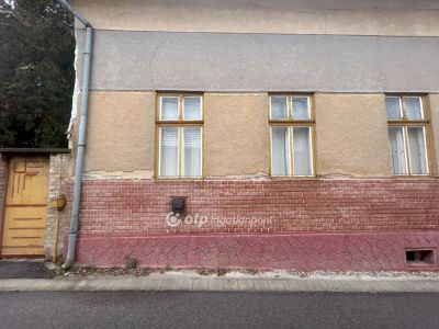 Eladó házrész Nagykőrös