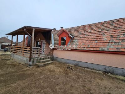 Eladó családi ház Tápiószecső