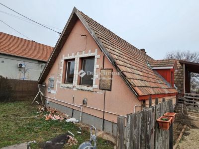 Eladó családi ház Tápiószecső