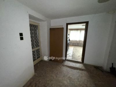 Eladó családi ház Poroszló