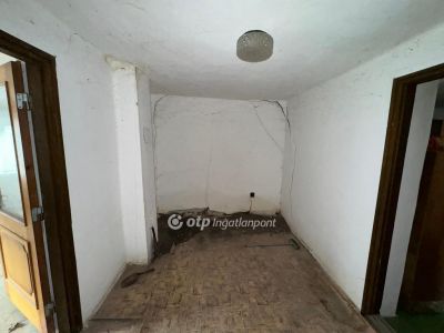 Eladó családi ház Poroszló