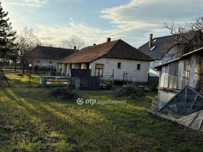 Eladó családi ház Poroszló