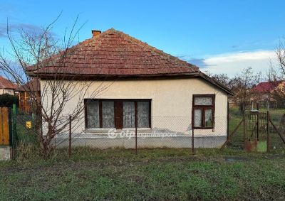 Eladó családi ház Poroszló