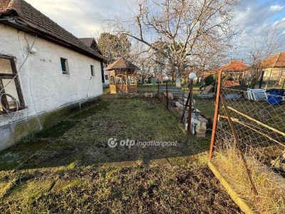 Eladó családi ház Poroszló
