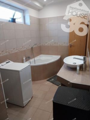 Eladó családi ház Lajosmizse