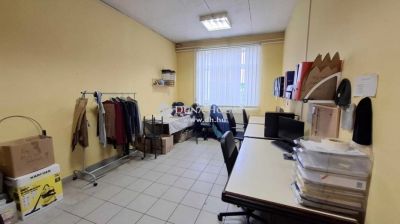 Eladó utcai bejáratú üzlethelység Maglód