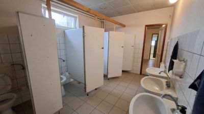 Eladó utcai bejáratú üzlethelység Maglód