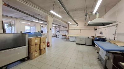 Eladó utcai bejáratú üzlethelység Maglód