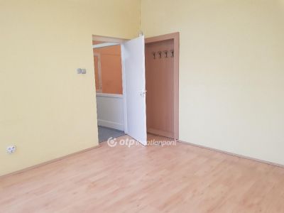 Eladó lakás Szekszárd
