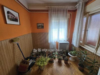 Eladó családi ház Újszász
