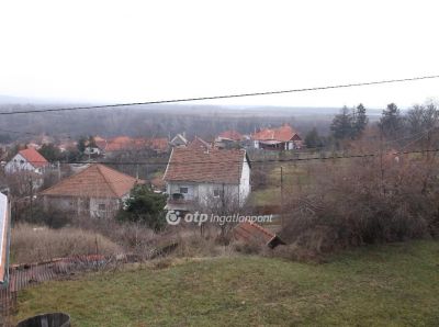Eladó családi ház Abasár