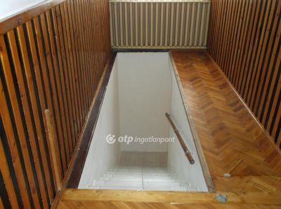Eladó családi ház Abasár