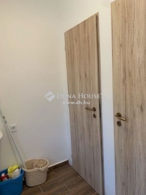 Kiadó egyéb iroda Komló
