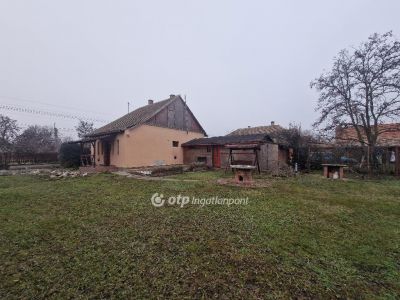 Eladó családi ház Karcag