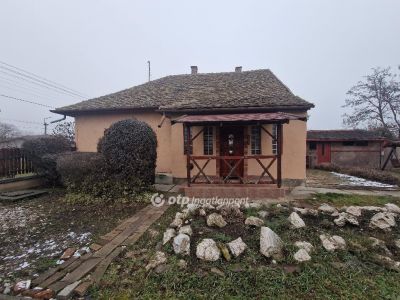 Eladó családi ház Karcag
