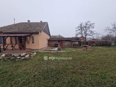 Eladó családi ház Karcag