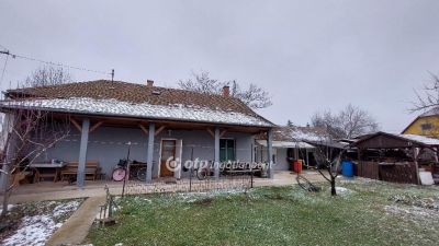 Eladó családi ház Karcag