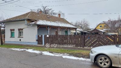 Eladó családi ház Karcag