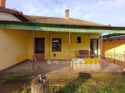 Eladó családi ház Csanytelek