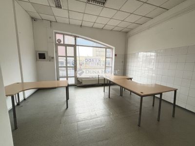 Kiadó utcai bejáratú üzlethelység Hatvan