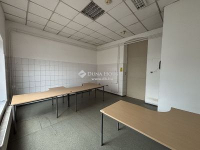 Kiadó utcai bejáratú üzlethelység Hatvan