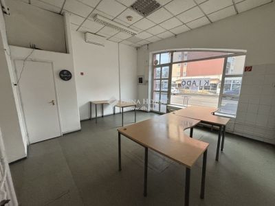 Kiadó utcai bejáratú üzlethelység Hatvan