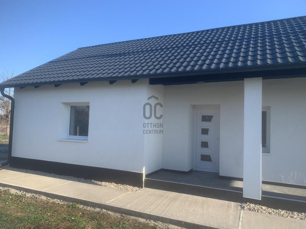 Eladó családi ház Adony