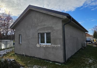 Eladó lakás Ajka