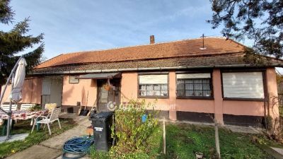 Eladó családi ház Kenderes