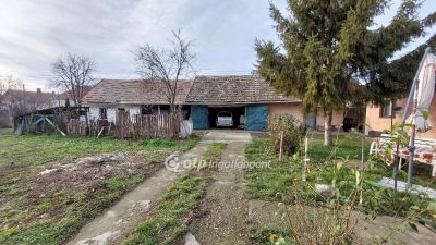 Eladó családi ház Kenderes