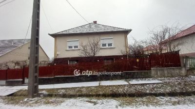 Eladó családi ház Cered