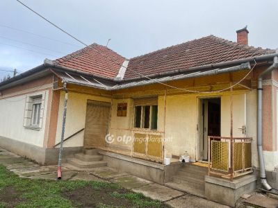 Eladó családi ház Adács