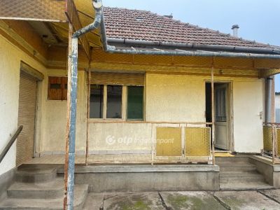 Eladó családi ház Adács