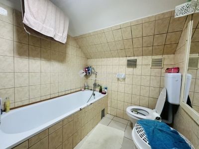 Eladó családi ház Kesztölc