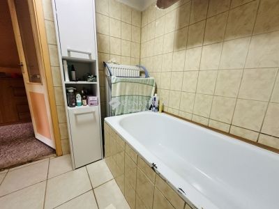 Eladó családi ház Kesztölc