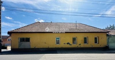 Eladó családi ház Kesztölc