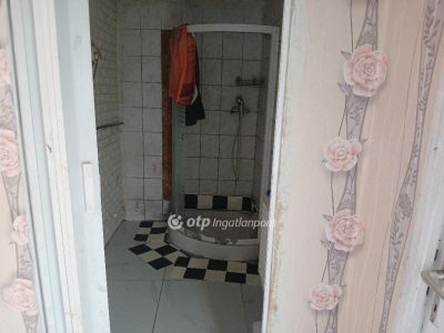 Eladó családi ház Gyöngyösoroszi