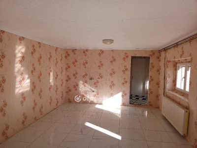 Eladó családi ház Gyöngyösoroszi