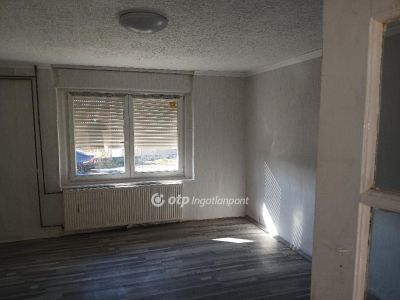 Eladó családi ház Gyöngyösoroszi